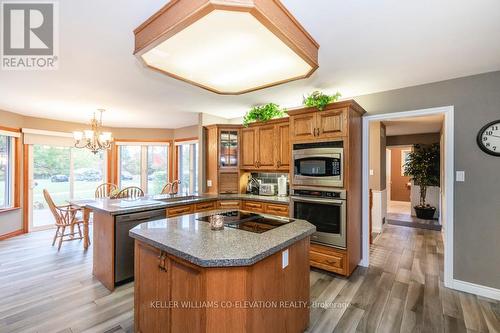 4060 10Th Side Road, Bradford West Gwillimbury, ON - Indoor Photo Showing Kitchen