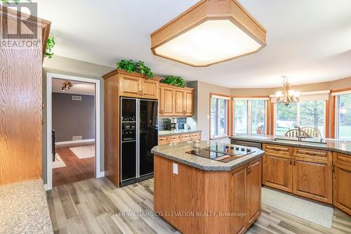 4060 10Th Side Road, Bradford West Gwillimbury, ON - Indoor Photo Showing Kitchen