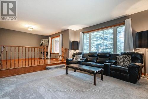 4060 10Th Side Road, Bradford West Gwillimbury, ON - Indoor Photo Showing Living Room