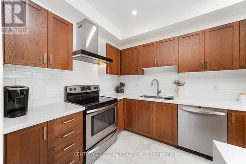 158 Gentile Circle, Vaughan, ON - Indoor Photo Showing Kitchen