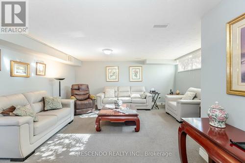 3659 Holden Crescent, Mississauga, ON - Indoor Photo Showing Living Room