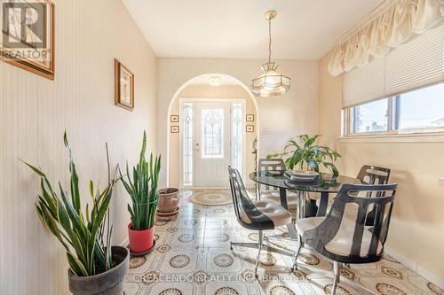 3659 Holden Crescent, Mississauga, ON - Indoor Photo Showing Dining Room