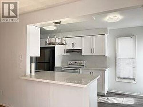 7080 Estoril Road, Mississauga, ON - Indoor Photo Showing Kitchen