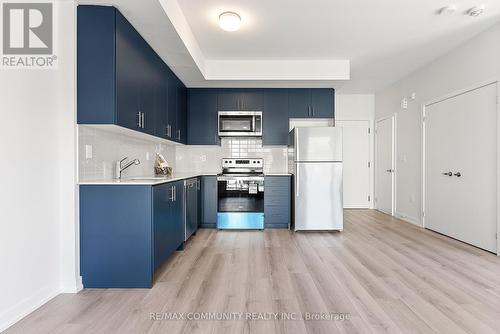 2 - 3560 Colonial Drive, Mississauga, ON - Indoor Photo Showing Kitchen