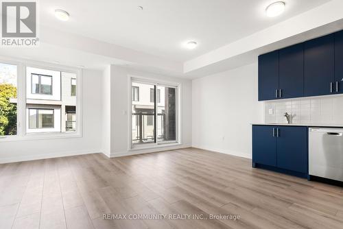 2 - 3560 Colonial Drive, Mississauga, ON - Indoor Photo Showing Kitchen