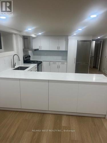 Lower - 217 Geoffrey Street, Toronto, ON - Indoor Photo Showing Kitchen