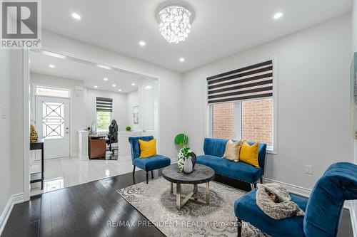 8 Troyer Street, Brampton, ON - Indoor Photo Showing Living Room