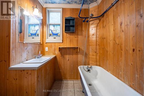 49 Jones Street, Hamilton, ON - Indoor Photo Showing Bathroom