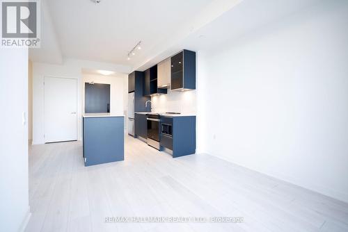 328 - 395 Dundas Street, Oakville, ON - Indoor Photo Showing Kitchen