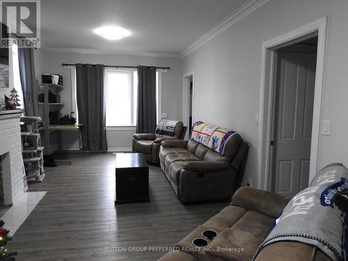 73 Hope Street E, East Zorra-Tavistock, ON - Indoor Photo Showing Living Room