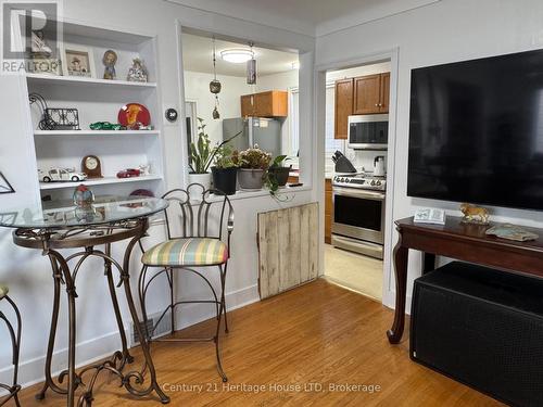 34 Durham Drive, St. Catharines (436 - Port Weller), ON - Indoor Photo Showing Kitchen