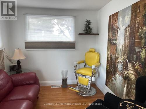 34 Durham Drive, St. Catharines (436 - Port Weller), ON - Indoor Photo Showing Living Room