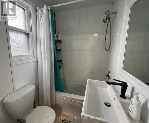 34 Durham Drive, St. Catharines (436 - Port Weller), ON - Indoor Photo Showing Bathroom