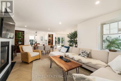 698 Rye Street, Niagara-On-The-Lake, ON - Indoor Photo Showing Living Room With Fireplace