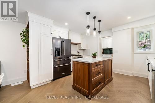 698 Rye Street, Niagara-On-The-Lake, ON - Indoor Photo Showing Kitchen With Upgraded Kitchen