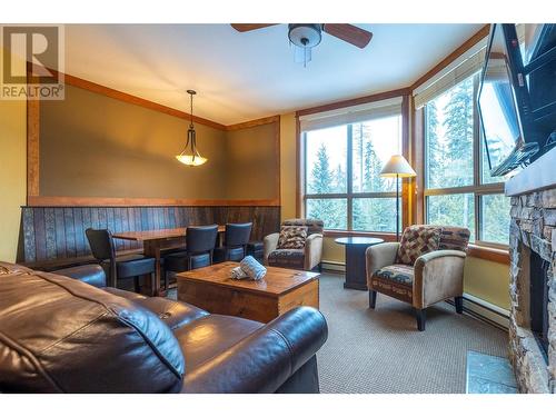 4559 Timberline Crescent Unit# 632A, Fernie, BC - Indoor Photo Showing Living Room