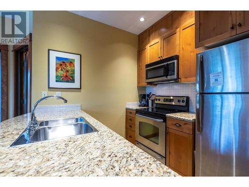 4559 Timberline Crescent Unit# 632A, Fernie, BC - Indoor Photo Showing Kitchen With Stainless Steel Kitchen With Double Sink