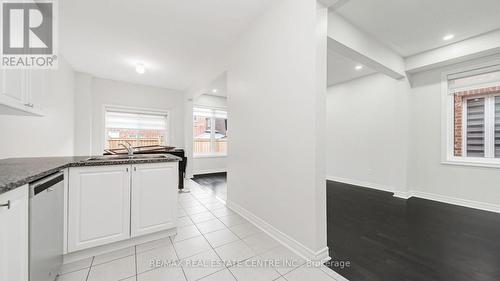 510 Downes Jackson Heights, Milton, ON - Indoor Photo Showing Kitchen