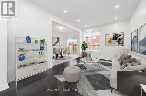 510 Downes Jackson Heights, Milton, ON - Indoor Photo Showing Living Room