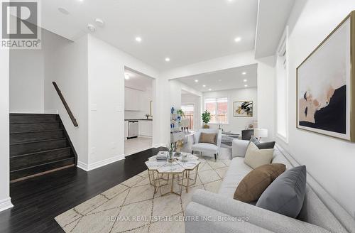 510 Downes Jackson Heights, Milton, ON - Indoor Photo Showing Living Room