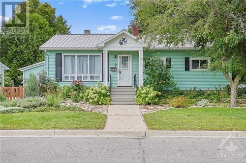 9 Robinson Street, Perth, ON - Outdoor With Facade