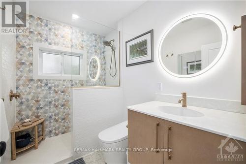 9 Robinson Street, Lanark, ON - Indoor Photo Showing Bathroom