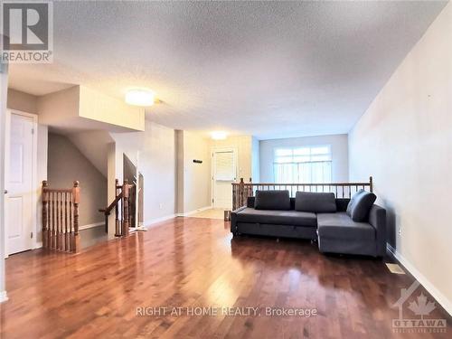 120 Gatestone, Ottawa, ON - Indoor Photo Showing Living Room