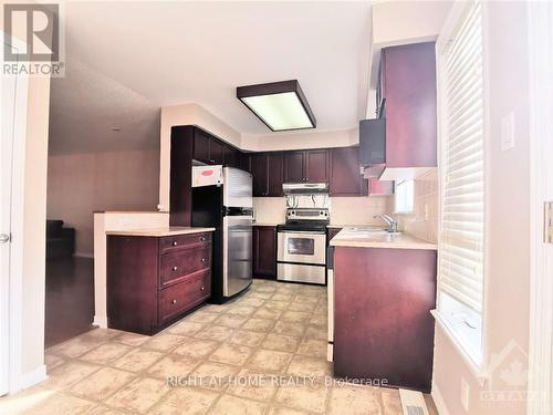 120 Gatestone, Ottawa, ON - Indoor Photo Showing Kitchen With Stainless Steel Kitchen