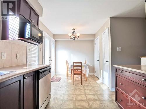 120 Gatestone Private, Ottawa, ON - Indoor Photo Showing Kitchen