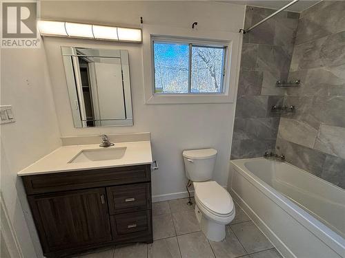 174 Kathleen Street, Greater Sudbury, ON - Indoor Photo Showing Bathroom