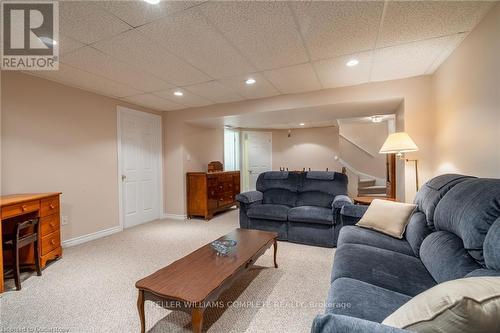 44 Greentrail Drive, Hamilton, ON - Indoor Photo Showing Living Room