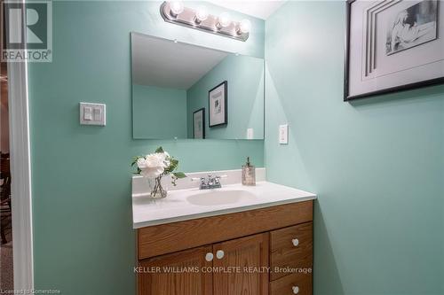 44 Greentrail Drive, Hamilton, ON - Indoor Photo Showing Bathroom