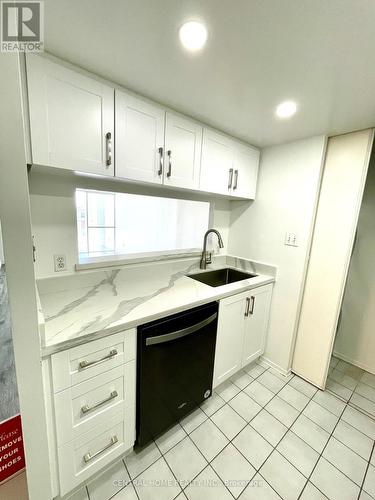 309 - 2550 Lawrence Avenue E, Toronto, ON - Indoor Photo Showing Kitchen