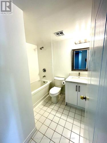 309 - 2550 Lawrence Avenue E, Toronto, ON - Indoor Photo Showing Bathroom