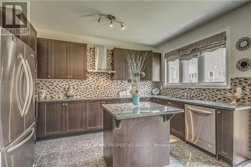 50 Edgehill Avenue, Whitchurch-Stouffville, ON - Indoor Photo Showing Kitchen With Upgraded Kitchen