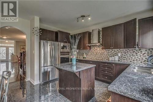 50 Edgehill Avenue, Whitchurch-Stouffville, ON - Indoor Photo Showing Kitchen With Double Sink With Upgraded Kitchen