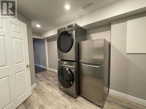 98 Thrushwood Drive, Barrie, ON - Indoor Photo Showing Laundry Room