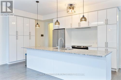 293 Squire Crescent, Oakville, ON - Indoor Photo Showing Kitchen