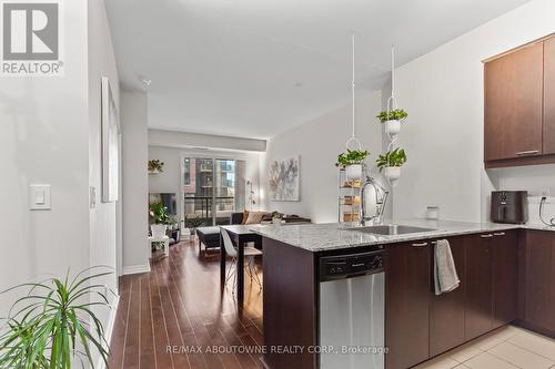 320 - 385 Prince Of Wales Drive, Mississauga, ON - Indoor Photo Showing Kitchen