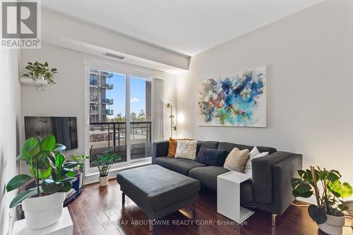 320 - 385 Prince Of Wales Drive, Mississauga, ON - Indoor Photo Showing Living Room