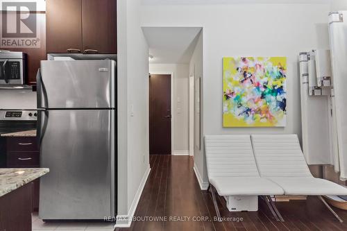 320 - 385 Prince Of Wales Drive, Mississauga, ON - Indoor Photo Showing Kitchen