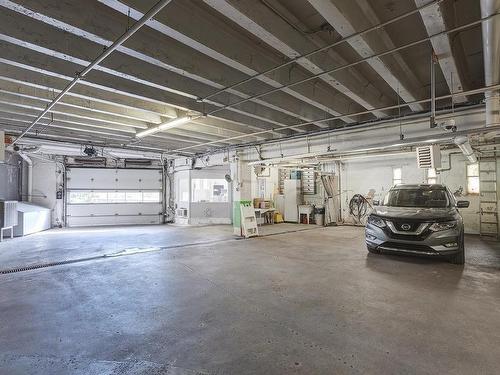 Garage - B54-3940 Ch. De La Côte-Des-Neiges, Montréal (Ville-Marie), QC - Indoor Photo Showing Garage