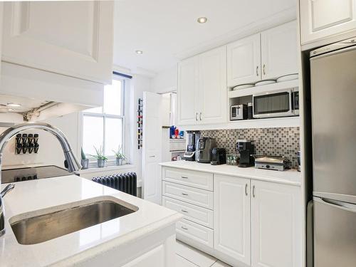 Kitchen - B54-3940 Ch. De La Côte-Des-Neiges, Montréal (Ville-Marie), QC - Indoor Photo Showing Kitchen With Double Sink