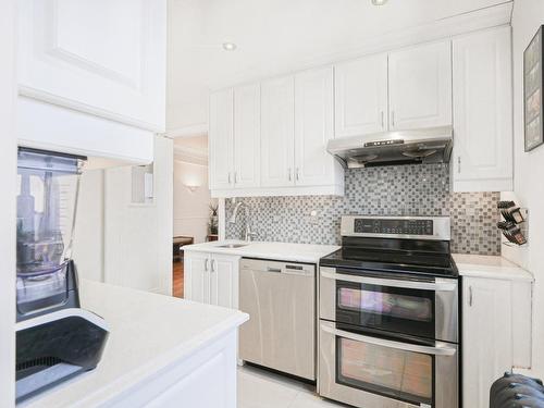 Kitchen - B54-3940 Ch. De La Côte-Des-Neiges, Montréal (Ville-Marie), QC - Indoor Photo Showing Kitchen