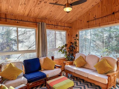 Den - 51 Ch. Du Lac, Brownsburg-Chatham, QC - Indoor Photo Showing Living Room