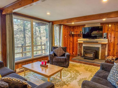 Living room - 51 Ch. Du Lac, Brownsburg-Chatham, QC - Indoor Photo Showing Living Room With Fireplace