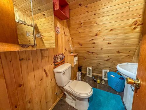 Powder room - 51 Ch. Du Lac, Brownsburg-Chatham, QC - Indoor Photo Showing Bathroom