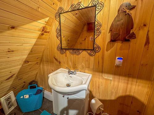 Powder room - 51 Ch. Du Lac, Brownsburg-Chatham, QC - Indoor Photo Showing Bathroom