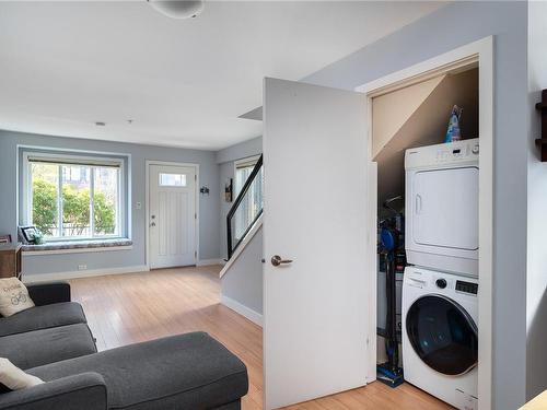 101-356 Gorge Rd East, Victoria, BC - Indoor Photo Showing Laundry Room