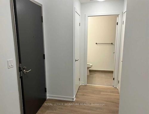 522-36 Forest Manor Rd, Toronto, ON - Indoor Photo Showing Other Room